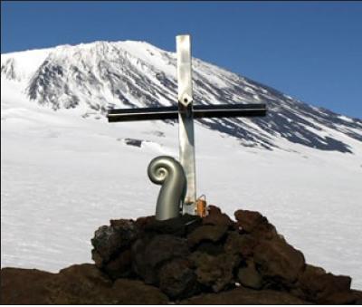 Chch quake memorial spurs push for Mt Erebus air crash monument