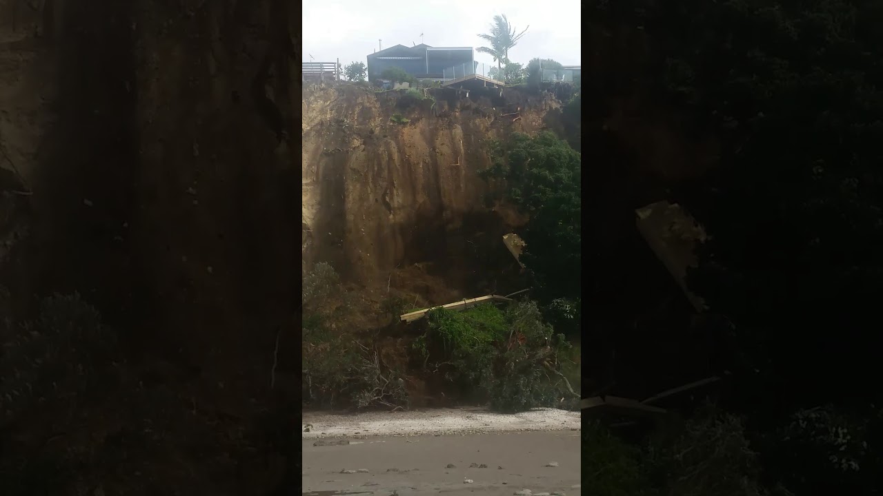 Cliff collapses at Eastern Beach