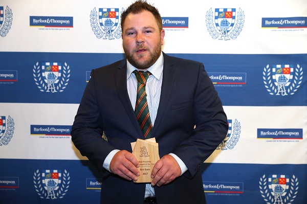 Evans wins coaching award