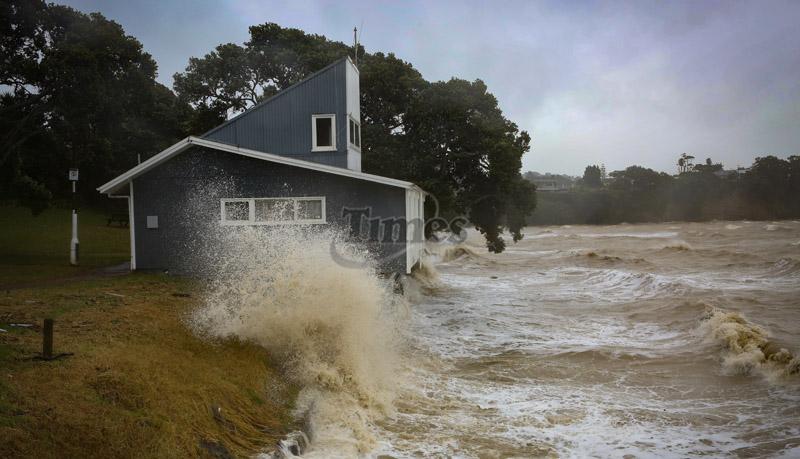 King Tide Howick Beach0004