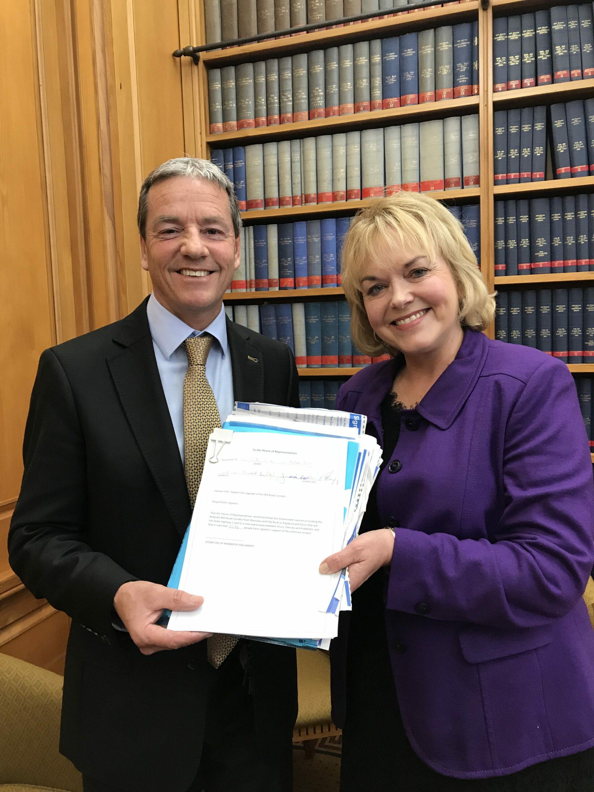 Thousands sign to save regional roads