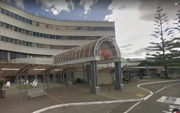 Man charged after holding victim hostage at knifepoint