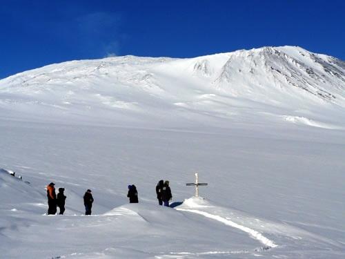 Flight TE901: 40th anniversary service for Erebus