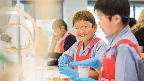 Kids lab : Students become scientists for a day