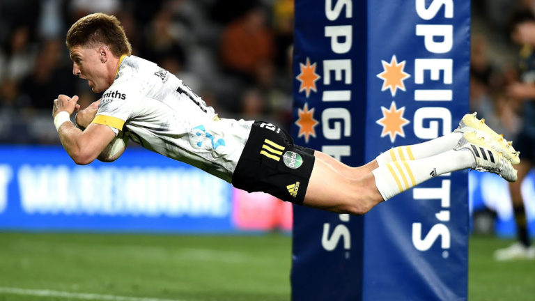 Beauden opens fullback door for bro Jordie