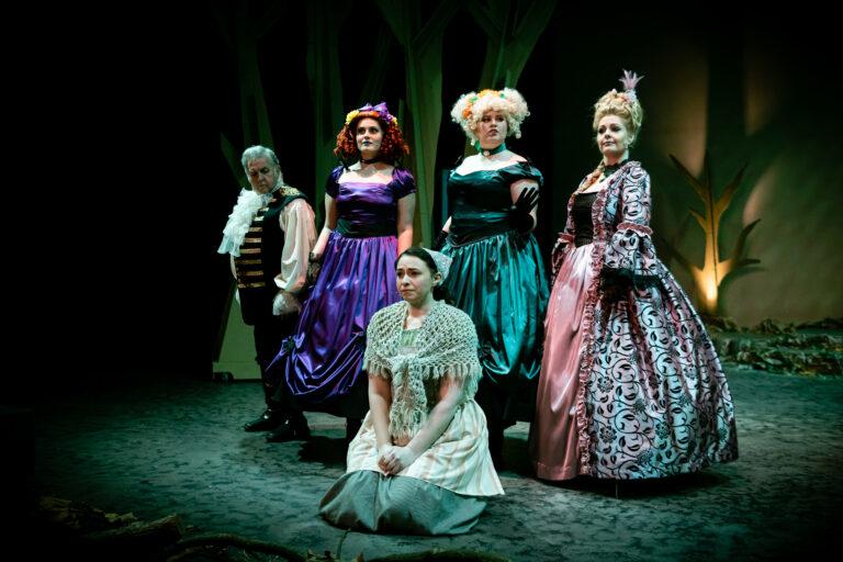 Talented cast goes singing into the woods