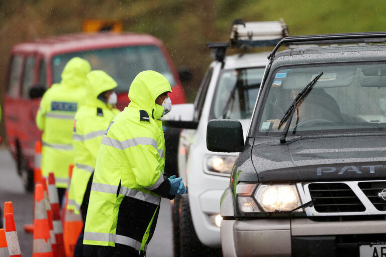 Police remind Aucklanders not to burst COVID bubbles