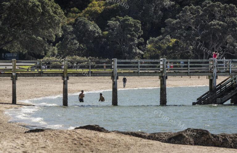 High risk of illness in swimming at beaches