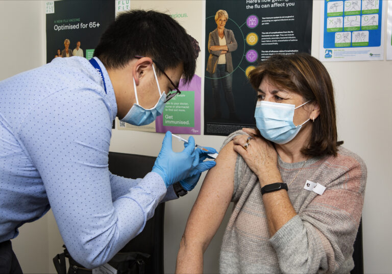 Pharmacies delivery medicines to Covid-19 cases