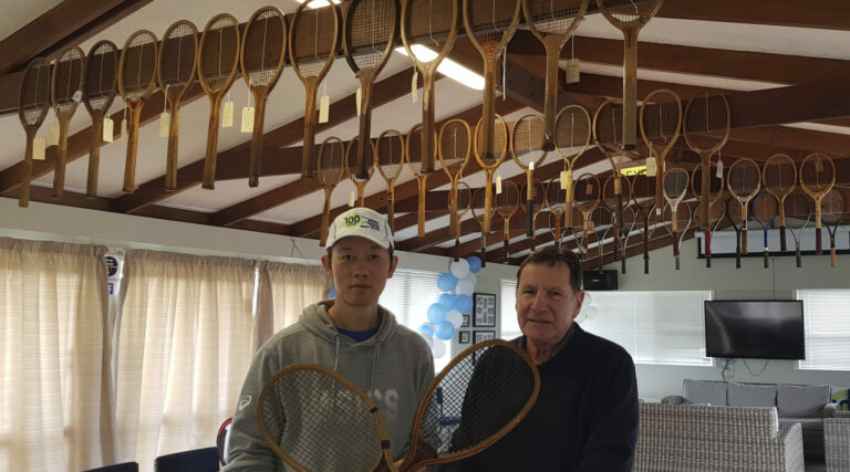 Tennis-mad Li builds collection