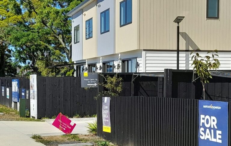 Rise in home sellers dropping prices to make sales