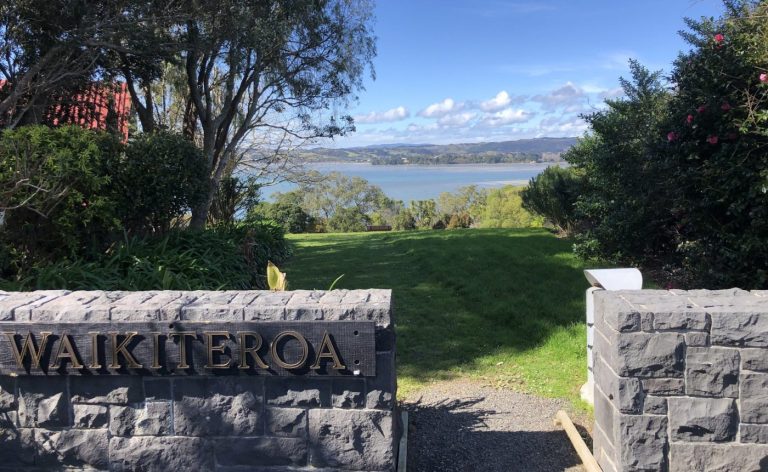 Walks: Cockle Bay parks, reserves and beaches