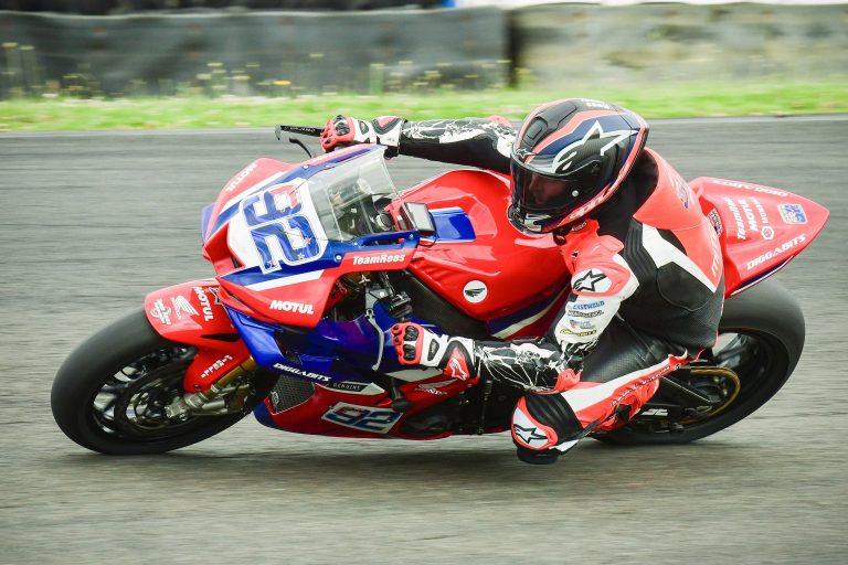 Father and son one-two finish in NZ Superbikes round one