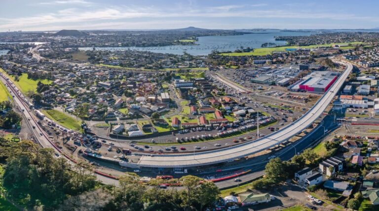 EXCLUSIVE: Photos plot progress of Rā Hihi Reeves Road Flyover