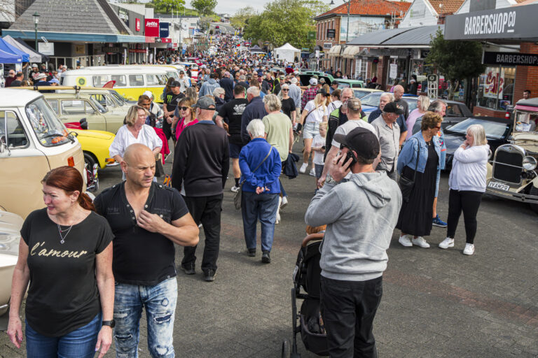 Crowd flocks to Howick Hop