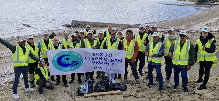 Suzuki NZ staff clean up Bucklands Beach