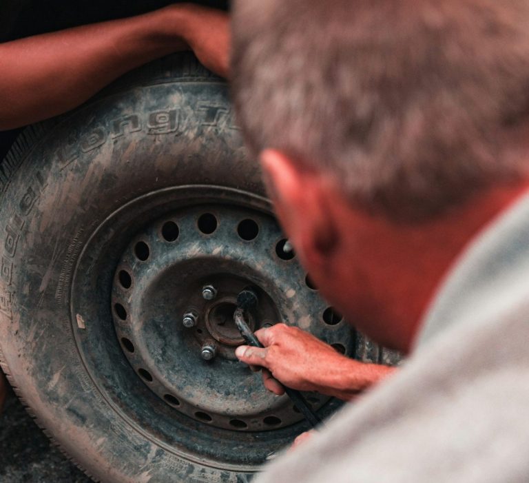 Changing a tyre easier than it looks